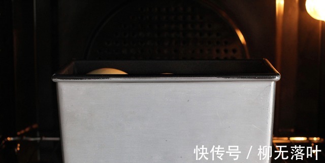 最近这吐司火了,隔天做一个,松软又拉丝,加点料早餐不重样!