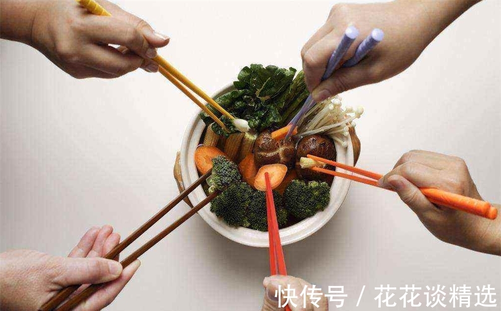 俗语：“桌上不摆三盘菜”，下半句十人九不知，餐桌礼仪不妨留意