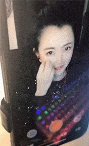 |搞笑GIF:妹子,你这太欺负人了,让你的粉丝情何以堪