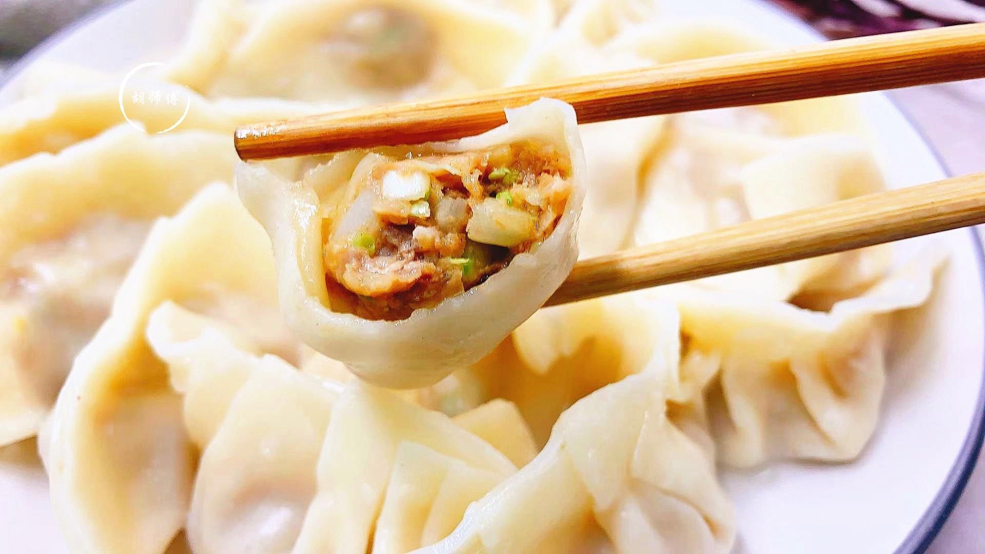 拌白菜肉馅时，最忌用盐杀白菜！学会饭店的做法，猪肉鲜香白菜嫩