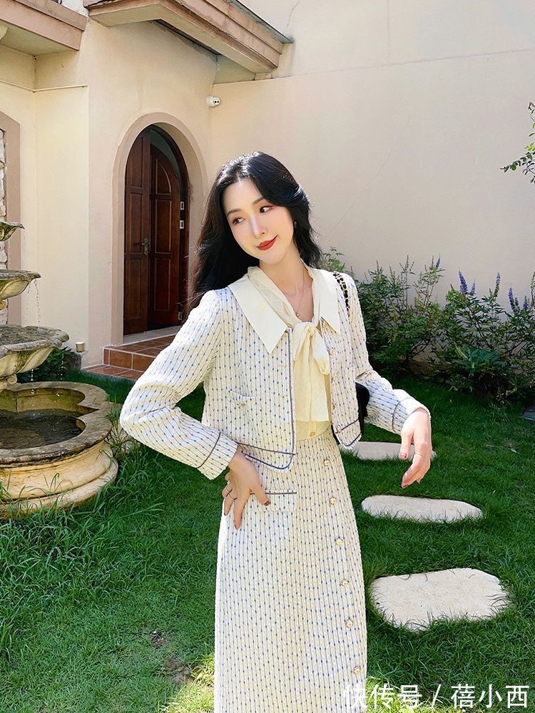 西装|真正有品味的女人，入秋第1套搭配首选“外套+裙子”，时髦又高级