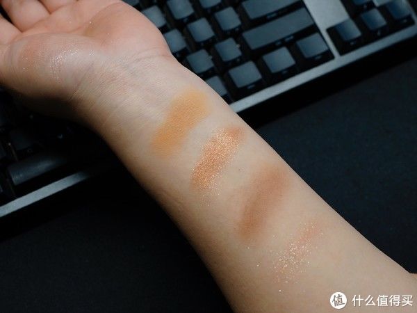 四色盘|伊蒂之屋&好时之吻联名款银巧眼影盘，好想吃掉你~