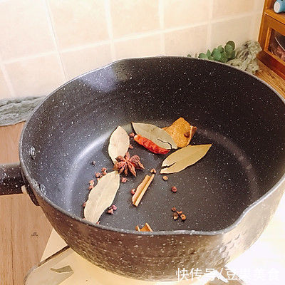 这道花雕熟醉蟹，汤汁都要舔干净