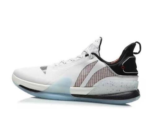 盘点识货篮球鞋销量前三名,黑马居然是它。