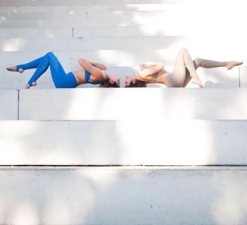 头部|美得独特又自信,瑜伽女人的蜕变,是从这些体式开始的