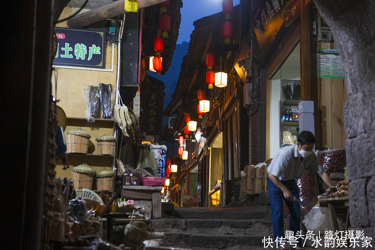 峭壁|神秘的丙安古镇，吊脚楼建在悬空峭壁之上，明清建筑的活化石