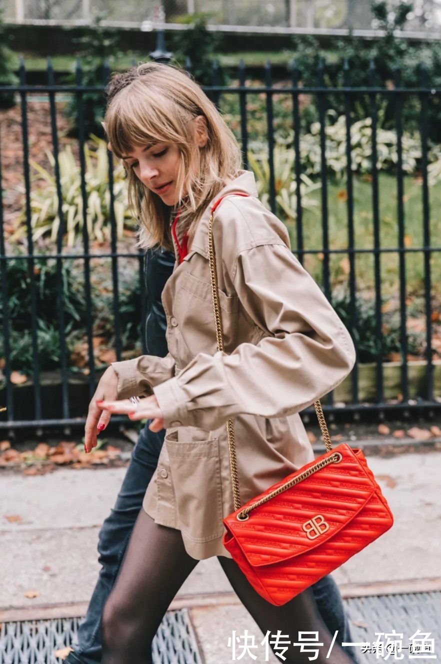 今春爆流行的“薄外套”，有这4件就够！30个穿搭模板，好看