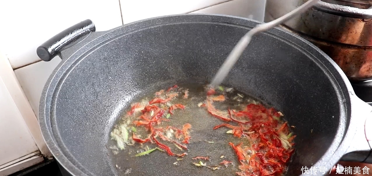 海带丝最好吃的做法,教你在家做更营养,简单好吃无腥味