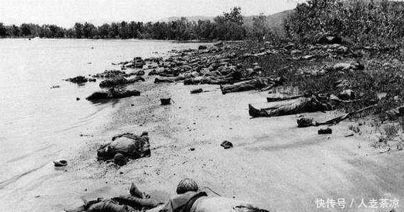 军旗|世界上最记仇的一个国家,日本军旗踩脚底,射杀17万战俘!