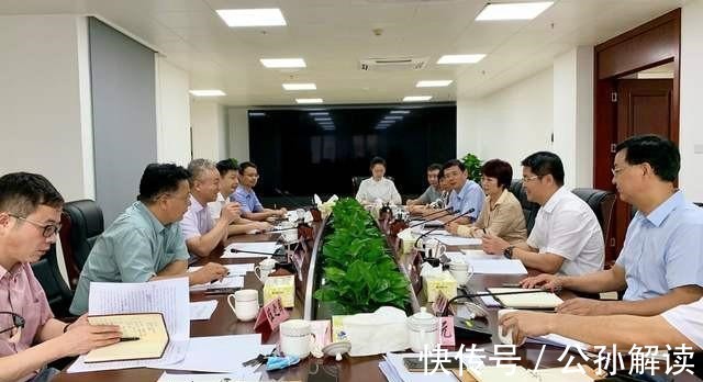 铺位|公务员辞职下海卖鸭，靠电脑配件年赚70亿，生活奢靡，酒只喝拉菲