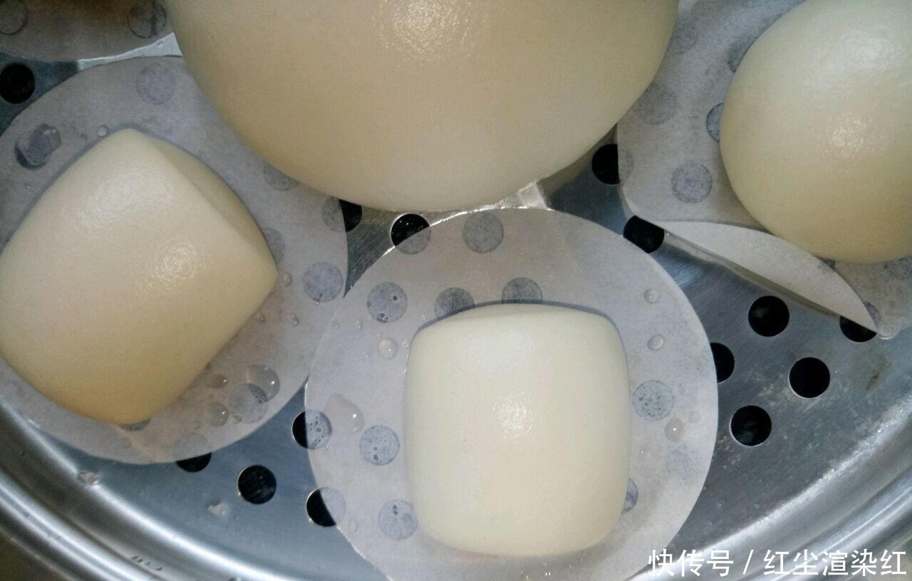 过年了要蒸馒头，别只会加酵母，多放这两样，暄软起皮，比面包香