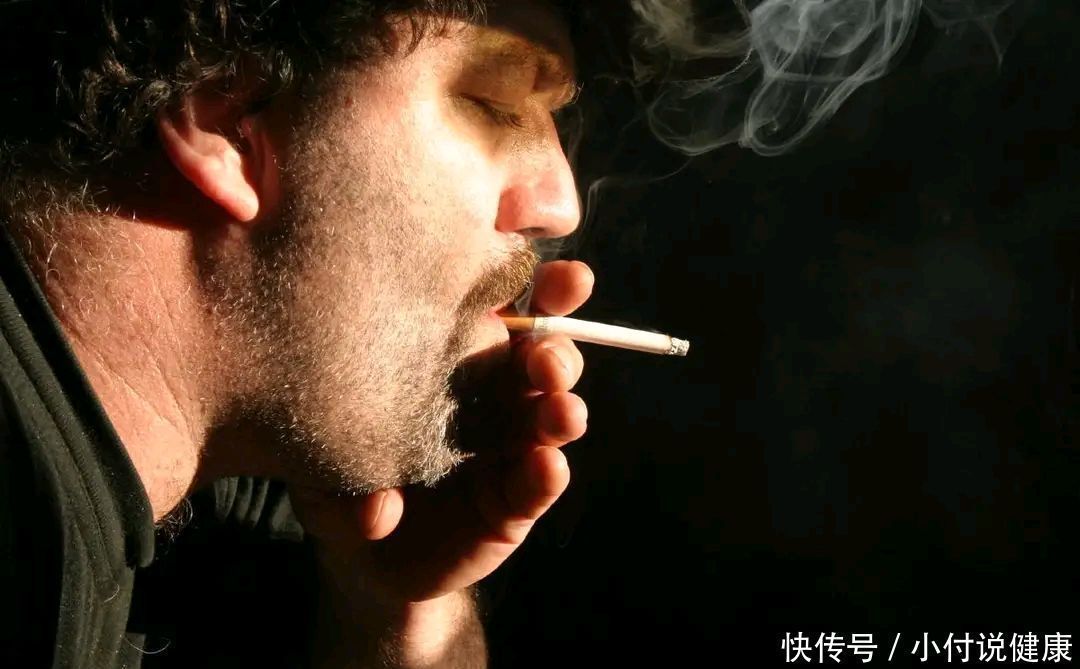 给喜欢抽烟的人提个醒：烟瘾再大，也别在5个时