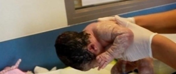 妈妈|怀孕7个月的妈妈,每天坚持跑步,孩子出生时发生了以下事情