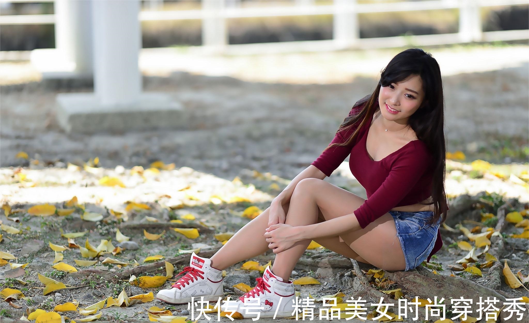 性感|青春阳光有活力！简约而有魅力的穿搭，时髦和性感并存