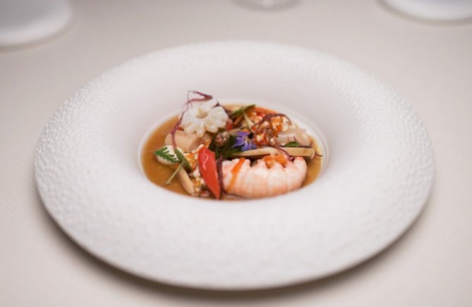 他曾是同学嘲笑的对象,却凭借开餐厅带动故乡经济