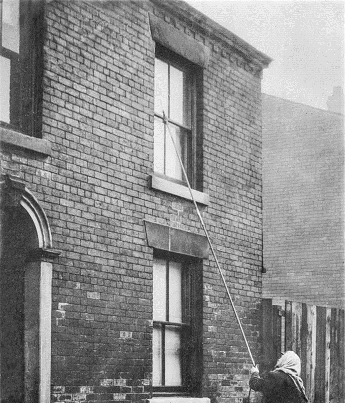 闹钟|上世纪初,闹钟还不普及,叫人起床是门生意