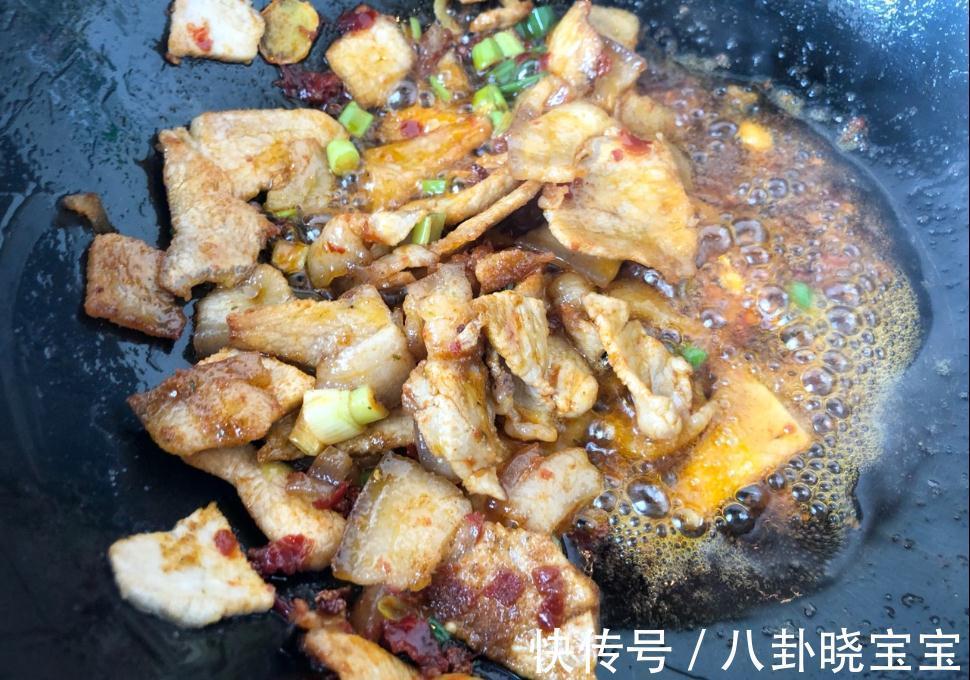 家常小炒肉，掌握这几个窍门，肉片焦香不油腻，香辣下饭