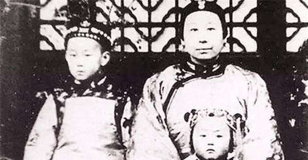 二婚|她是李鸿章唯一的女儿，被迫嫁给40岁二婚男，生的曾孙女家喻户晓