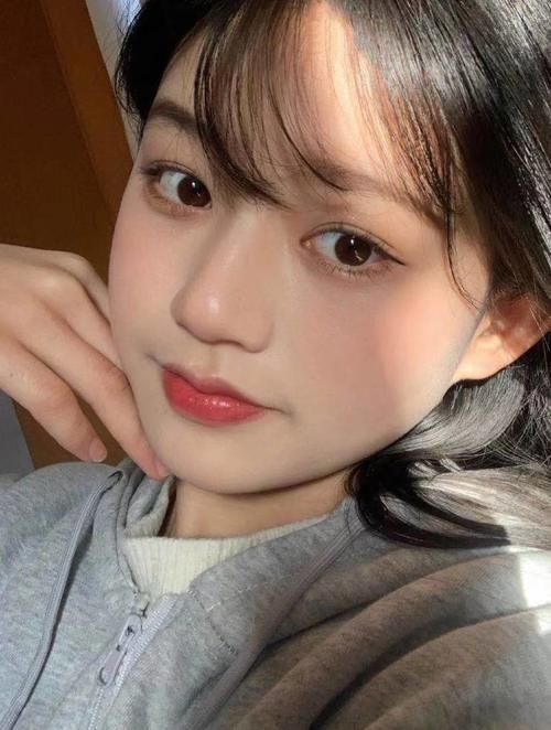 姐妹们|好的面部肌肤让你更显年轻,薇诺娜针对敏感肌设计,至本清爽镇定