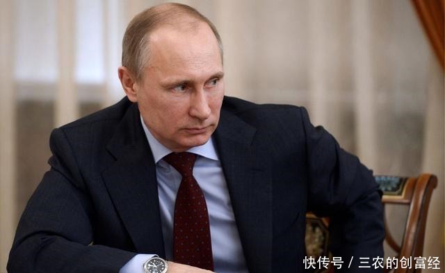 说法|普京的腕表戴在右手,这么做有啥讲究看看他走路姿势你就知道了!