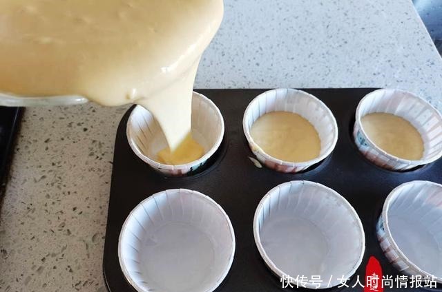 杯子蛋糕是个爆浆美味甜品,操作简单不用打发,好看又好吃哦