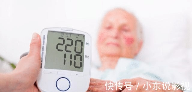 高血压患者|医生提醒这4种食物,会让血压失控,吃再多降压药都帮不了你!