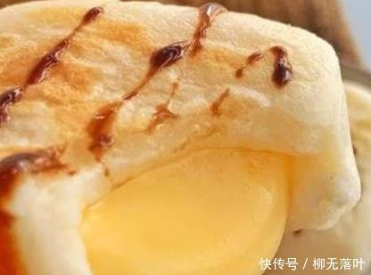 好吃|想吃年糕不用买,用点糯米粉自己就能做,咬一口还能爆浆,超满足