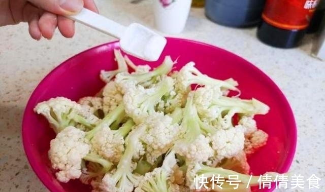 花菜|炒花菜时,有人先焯水,有人直接炒?这才是正确的做法,太香了