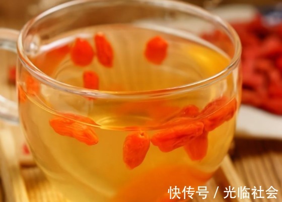 泡枸杞|泡枸杞切記不要直接加水！很多人錯在了第一步，導致泡了也白喝
