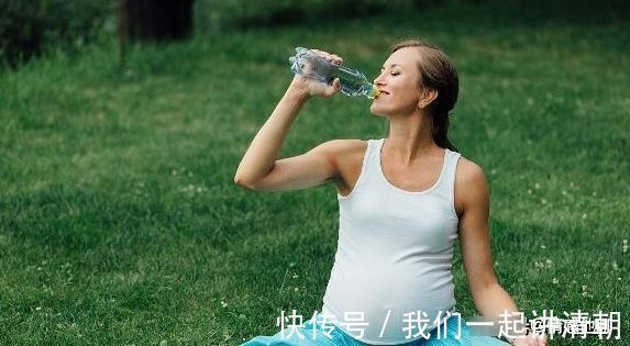 健康|怀孕后,若在这3个“时间”喝水,或许羊水“清澈”,胎宝也健康