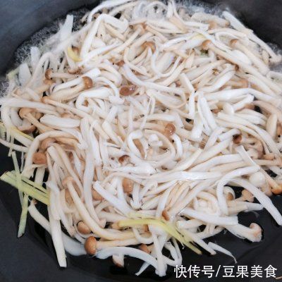 这道减脂餐.菌菇虾滑汤比米其林大厨做的还好吃