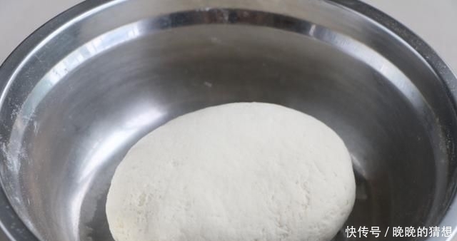 天热别蒸包子,教你懒人吃法,卷一卷8分钟出锅,早餐上桌准吃光