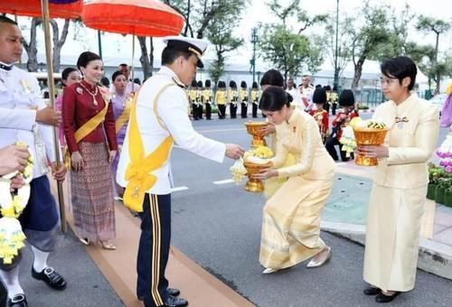 诗妮娜贵妃美绝了!伊人红妆好有女人味,42岁苏提达黯然失色