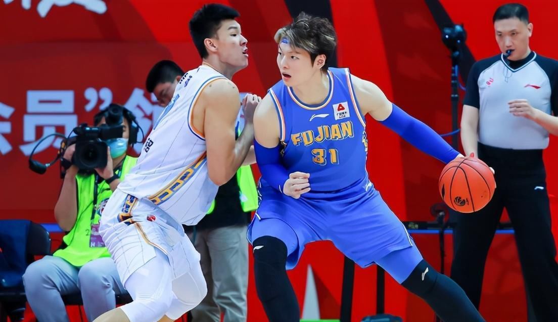 中锋|杜锋再吐槽无防守球员，首钢洋帅目中无人，名嘴怒喷第一中锋