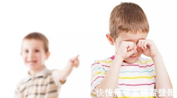 孩子|孩子性格内向怎么改变?父母们一定知道这些,看完记得转发!