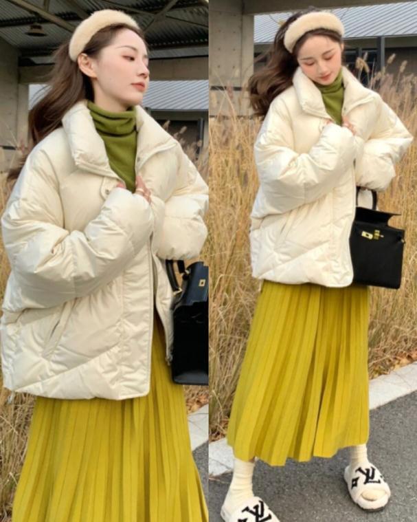 裙子 冬天不能没裙子,现在流行“过膝百褶裙”,既能搭大衣又能配棉服