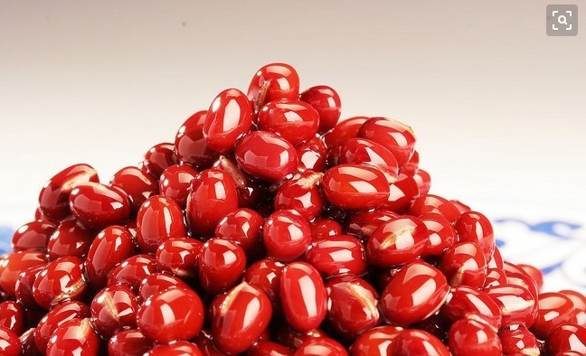 红豆|女性不想成为“黄脸婆”，多吃三种零食，腰不疼肾好子宫更健康