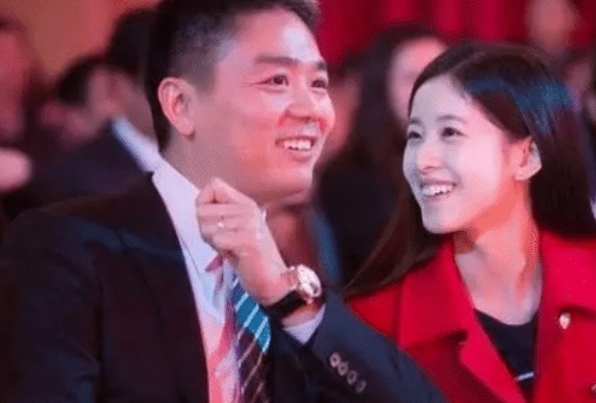 京东|刘强东曾许诺京东第一个快递员，跟着他干5年就能买房，如今这样