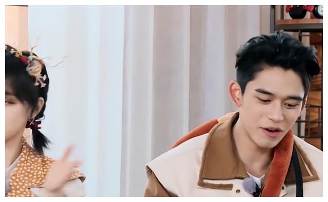 奔跑吧9|奔跑吧9：杨颖险些摔倒，郑恺急得喊出昔日爱称，不怕苗苗吃醋？