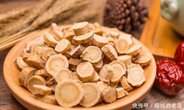 中老年保温杯只泡“枸杞”医生推荐除了枸杞，此物也是不错