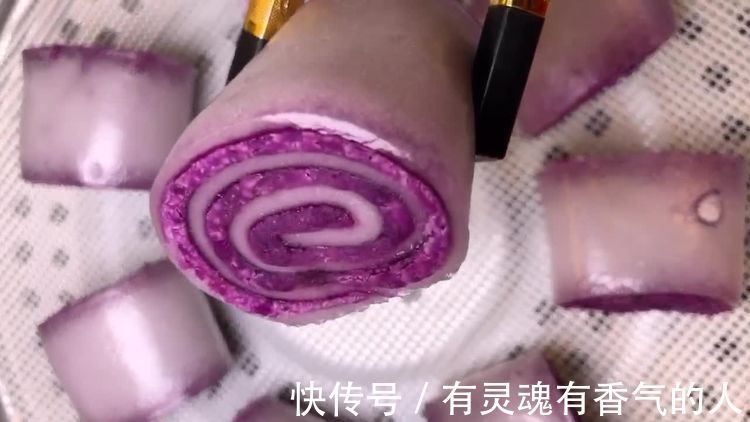 水晶紫薯卷，晶莹剔透软糯香甜不“粘牙”，没牙的老人特喜欢吃！