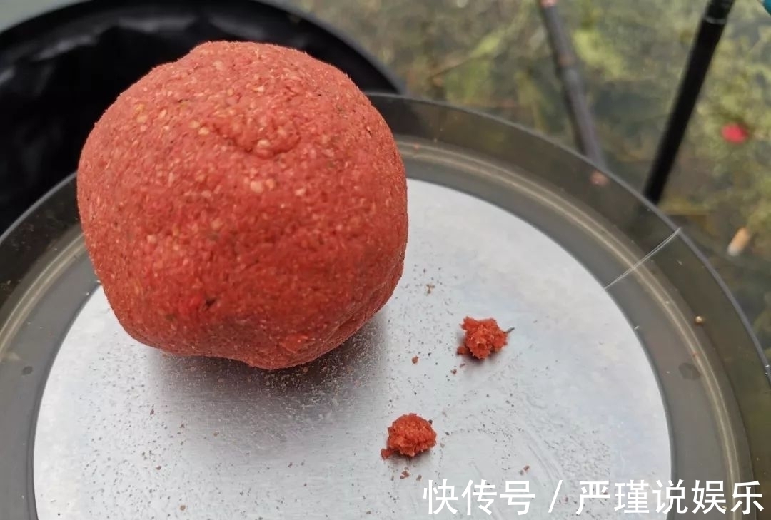 鲤鱼|钓鲫鱼重在“诱”,窝料打太多实属浪费!看老钓友是怎么做的