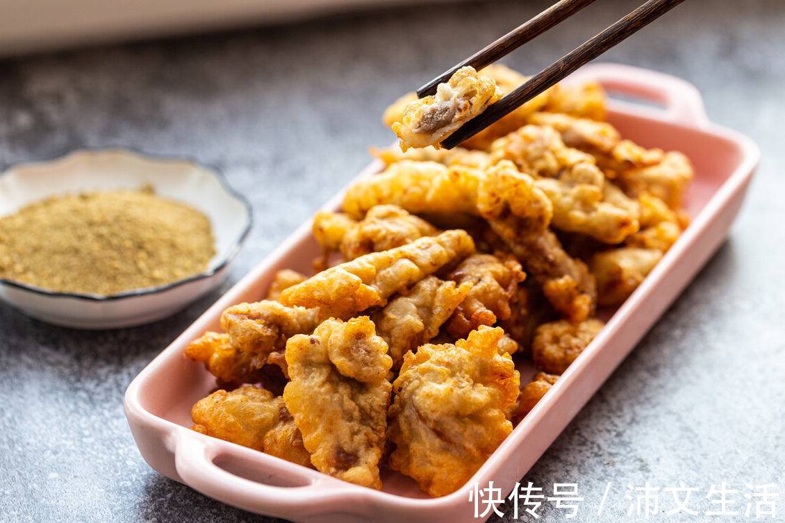 技巧|炸酥肉,究竟放不放鸡蛋?大厨教你调糊技巧,酥肉香酥不油腻