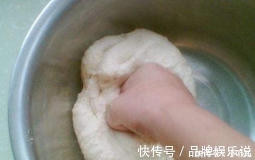 我蒸了12年馒头,第一次学会这样发面,冬天10分钟发好,想学吗