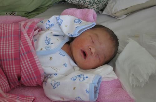 胎儿|新生儿若有这3种表现,其实是在暗示妈妈:我在娘胎里过得很滋润