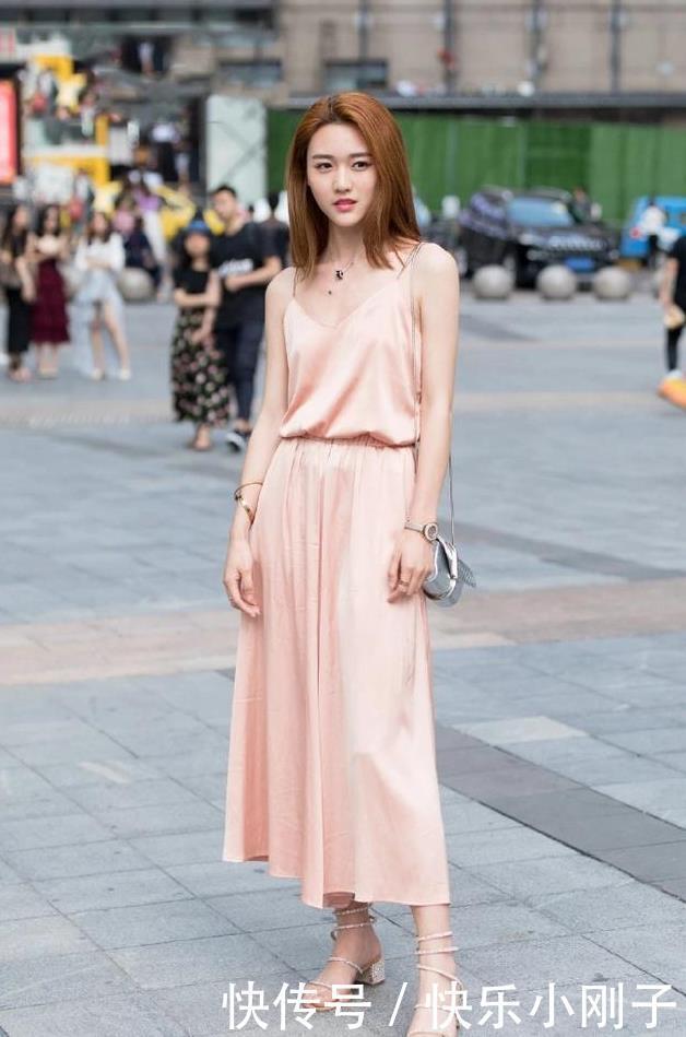 父母|白白净净的微胖女孩！父母喜欢的类型，说这样的女孩非常有旺夫相