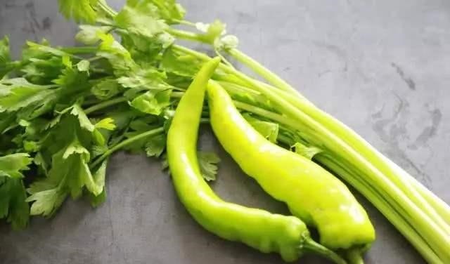 为何大家从来都不吃芹菜叶是太脏了，还是没营养告诉你原因