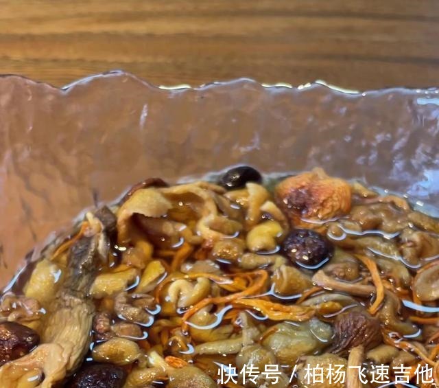 煲汤|大人，小朋友都合适的秋天滋补好汤，鲜美醇香，能安宁心神！