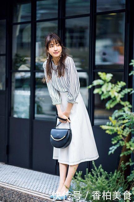 一定要必备的时尚单品!直条纹衬衫穿搭让你变身女强人!