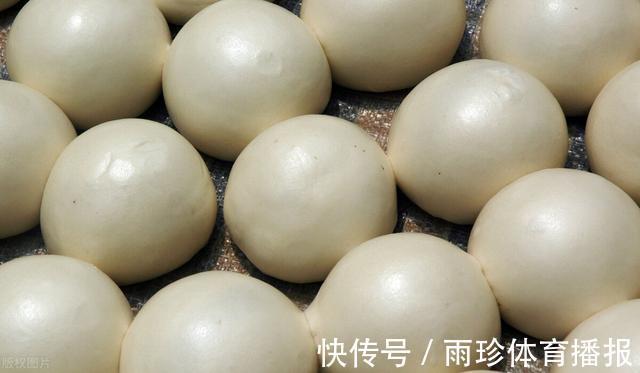 保鲜膜|天冷发面有诀窍，酵母粉里多加1味，面团蓬松，一个小时发满盆